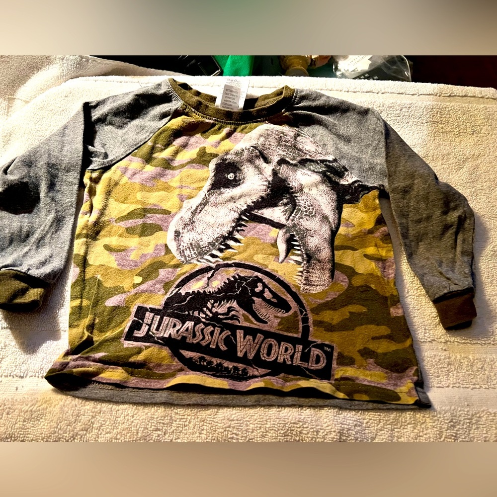 Jurassic world Kids Camo Shirt - Green and Gray size 3